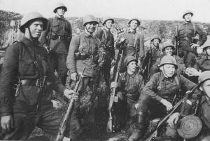 Red Army soldiers equipped with SVT40.