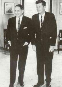 Meeting between President John F. Kennedy and Gen. Douglas MacArthur at the White House.