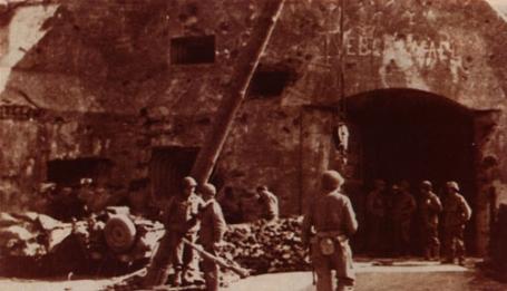 US soldiers after the capture of the Eben Emael fortress.