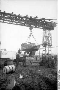 Repairing a Tiger I tank using a Strabokrans.