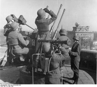 Flak-Vierling anti-aircraft in readiness on the Berlin Zoo Flak Tower.