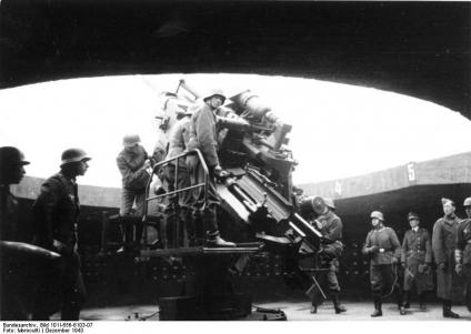 12.8 cm FlaK 40 anti-aircraft gun in a flak tower.