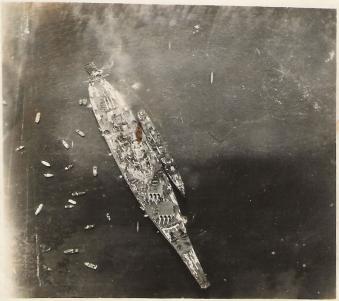 Aerial photograph of battleship Missouri during the Tokyo Bay surrender ceremony.