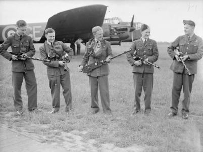 Aircrew of 58th Squadron displaying the defensive armament (M1919 Browning) of one of their Whitleys.